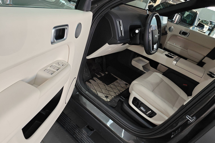 理想汽车 理想L9 2024款 Ultra中控内饰7003