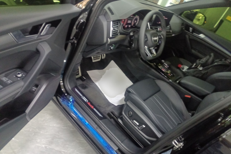 奥迪Q5L 2025款 45周年典藏版 40 TFSI 豪华动感型中控内饰20