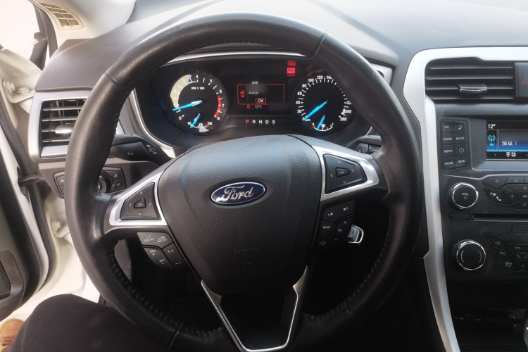 福特 蒙迪欧 2013款 1.5L GTDi180时尚型中控内饰13