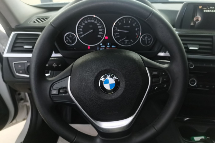 宝马3系 2017款 320Li xDrive 时尚型中控内饰13