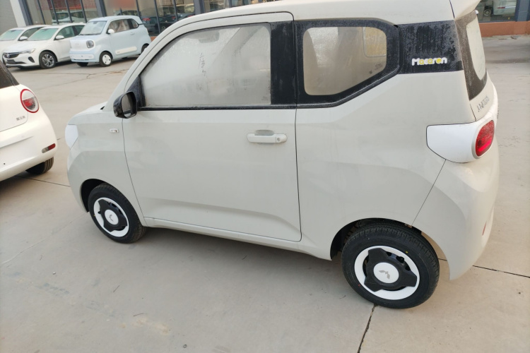 五菱汽车 宏光MINIEV 2024款 第三代 215km 青春版车身外观4