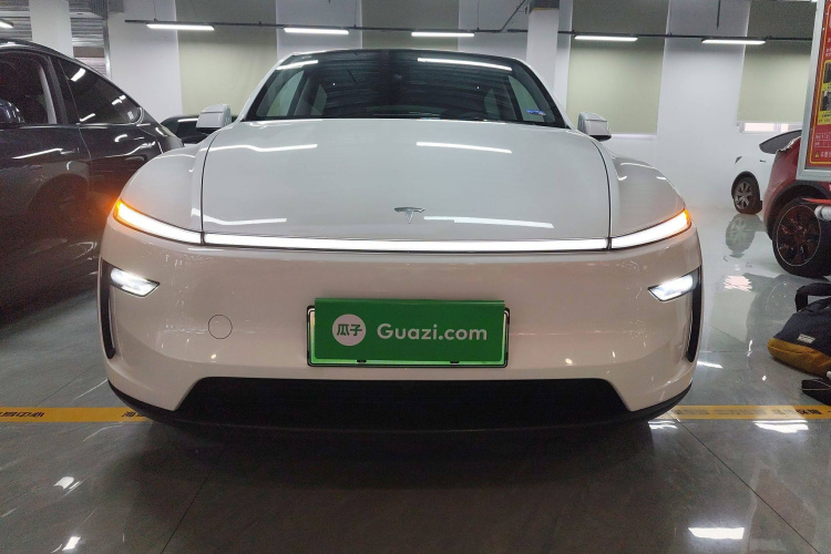 特斯拉 Model Y 2025款 长续航全轮驱动 首发版车身外观2