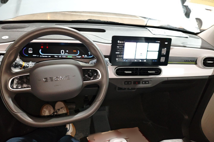 吉利银河 2025款 210km 熊猫卡丁中控内饰12