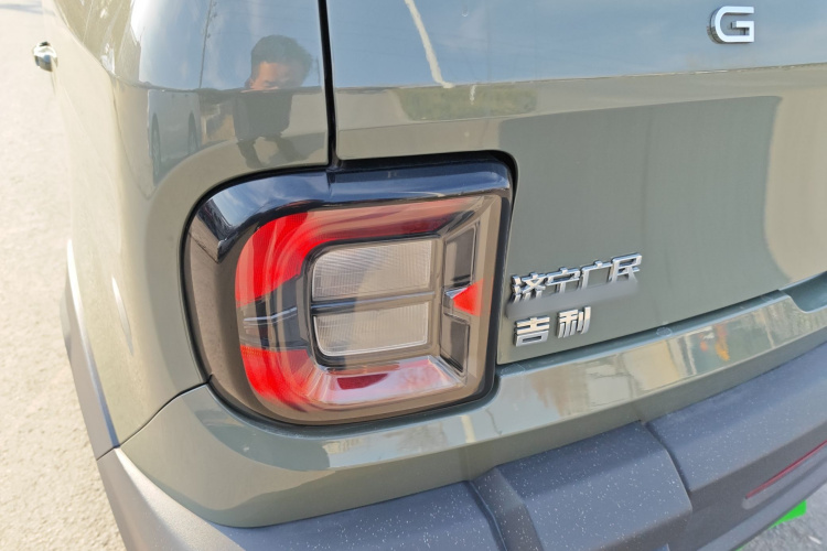 吉利银河 2024款 200km 熊猫骑士车身外观6007