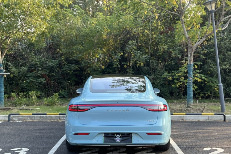 鸿蒙智行 智界S7 2025款 705km Max车身外观6001