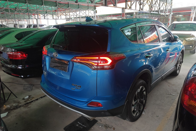 丰田 RAV4荣放 2016款 2.5L 自动四驱精英版车身外观7