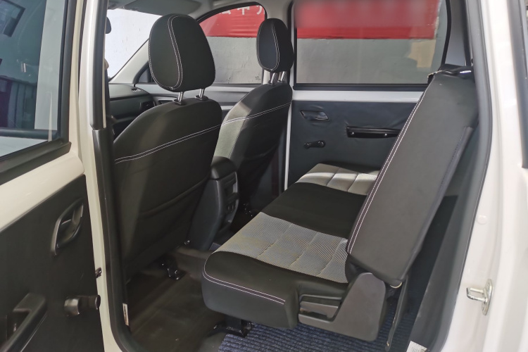 五菱汽车 五菱宏光 2019款 1.5L S基本型国VI LAR中控内饰7004