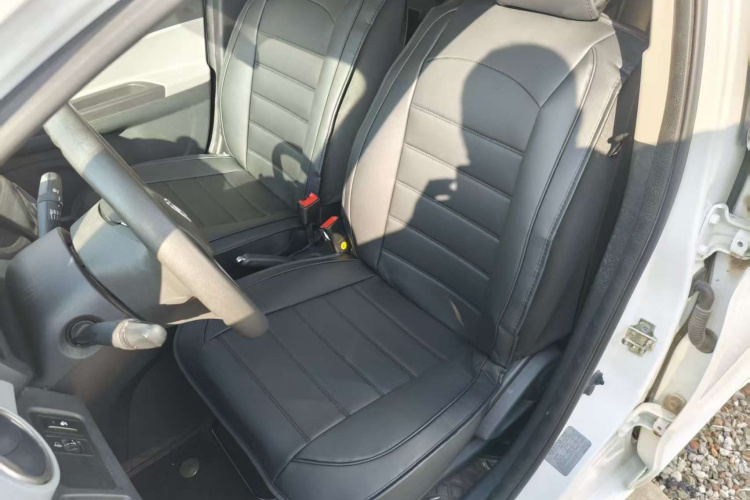 长安欧尚 奔奔E-Star 2021款 国民版 心悦版（快充版）磷酸铁锂（31.18kWh）中控内饰7004