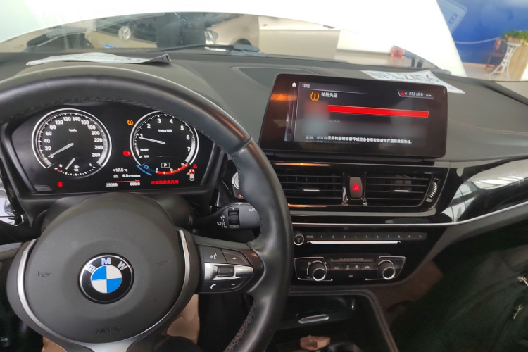 宝马1系 2021款 改款 120i M运动曜夜版中控内饰12