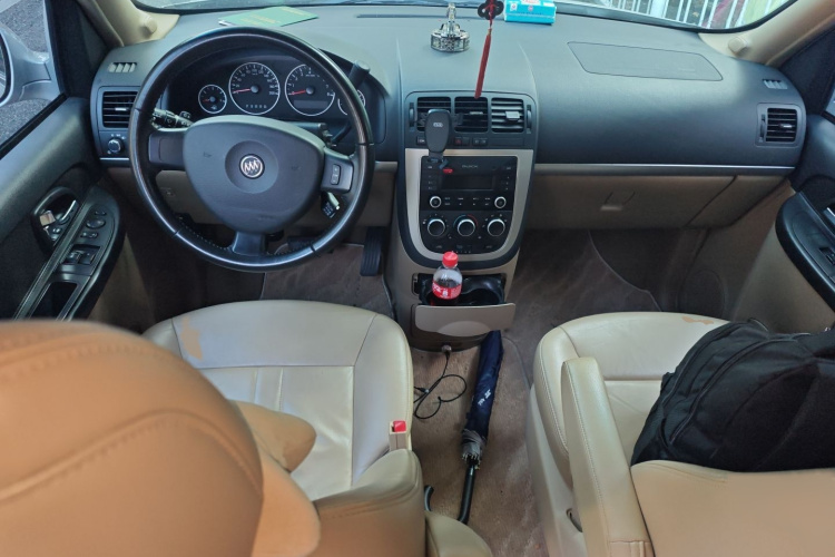 别克GL8 2014款 2.4L 行政版中控内饰7002