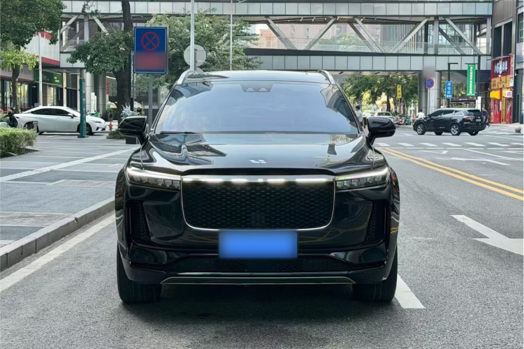 理想汽车 理想ONE 2020款 增程6座版车身外观2