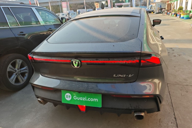 长安UNI-V 2022款 1.5T 尊贵型车身外观6004