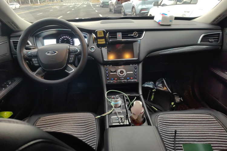 福特 金牛座 2015款 EcoBoost 245 豪华型中控内饰12