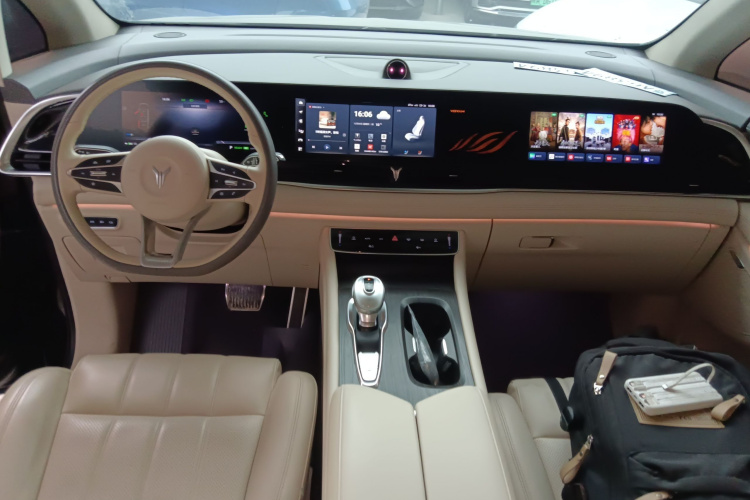 岚图汽车 岚图梦想家 2022款 低碳版 想+智驾包中控内饰7002