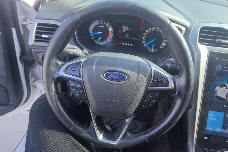 福特 蒙迪欧 2020款 EcoBoost 180 时尚型中控内饰13