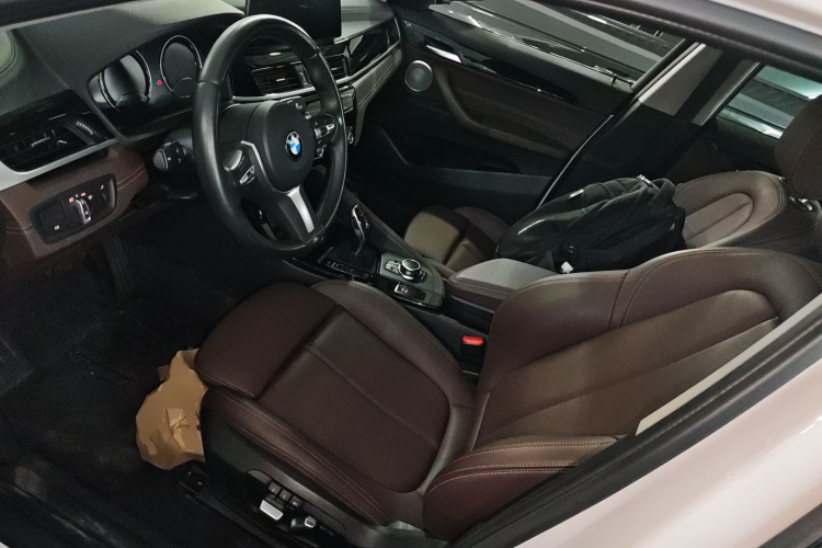 宝马X2 2021款 sDrive25i 领先型M运动套装中控内饰19