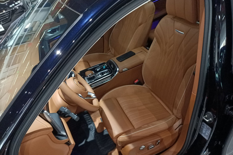 红旗H9 2024款 2.0T 旗畅 私享风尚版中控内饰19