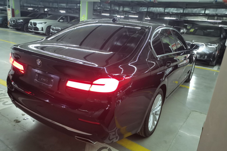 宝马5系 2022款 改款二 525Li 豪华套装车身外观7