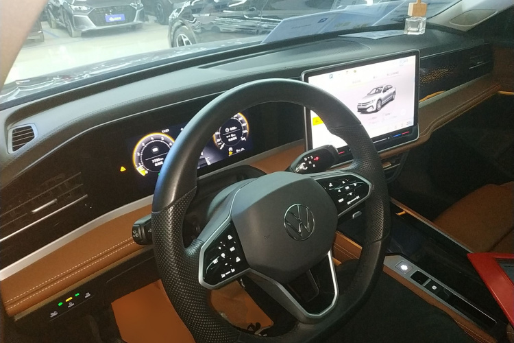 大众 迈腾 2024款  300TSI DSG尊享版显眼包中控内饰12