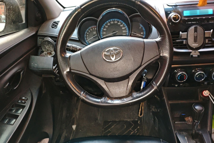 丰田 威驰 2017款 1.5L 手动创行版中控内饰13