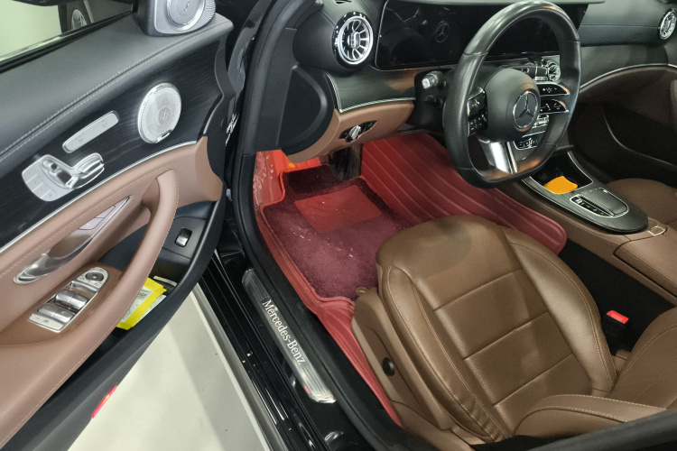 奔驰E级 2021款 E 300 L 运动时尚型中控内饰20