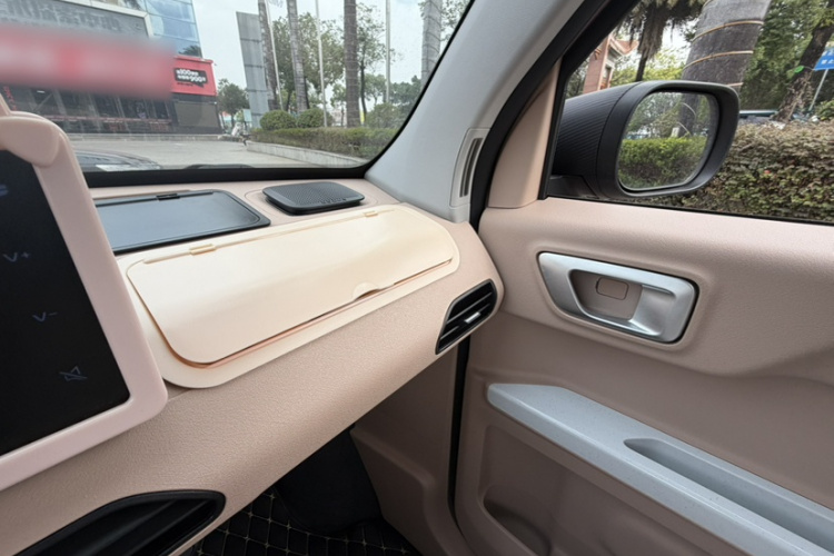 吉利银河 2023款 熊猫mini 200km 耐力熊中控内饰7012