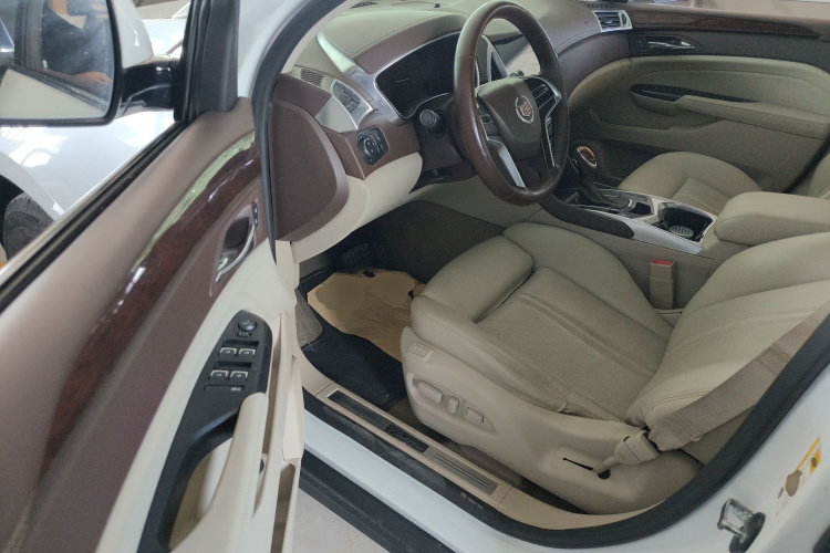 凯迪拉克SRX 2015款 3.0L 精英型中控内饰20