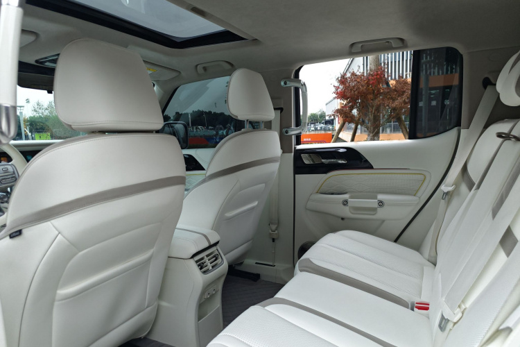 超境汽车 共创坦克300 2021款 2.0T 赛博坦克中控内饰7003