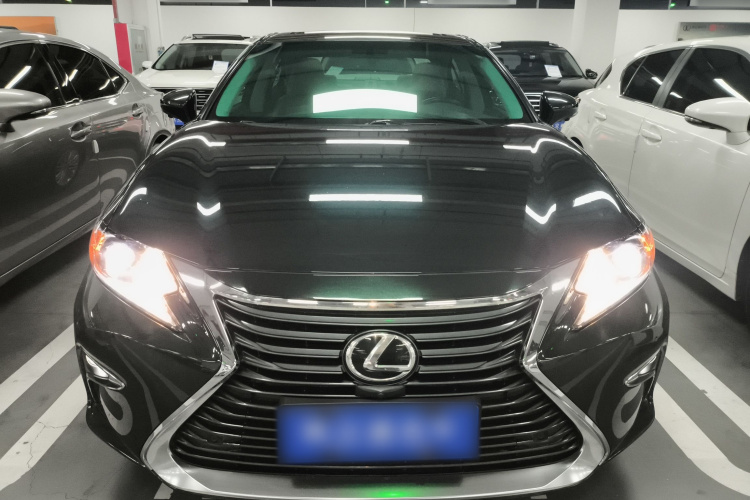 雷克萨斯ES 2015款 200 精英版车身外观2