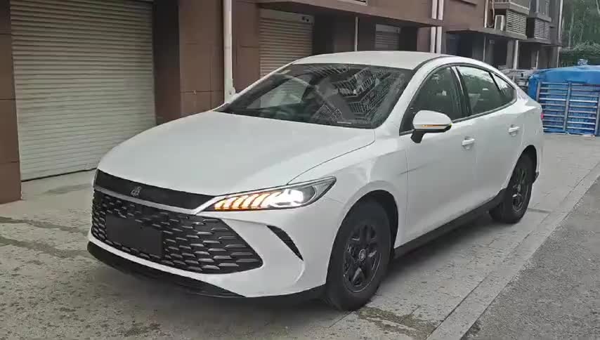 比亚迪 秦PLUS 2025款 DM-i 智驾版 55KM领先型实拍1