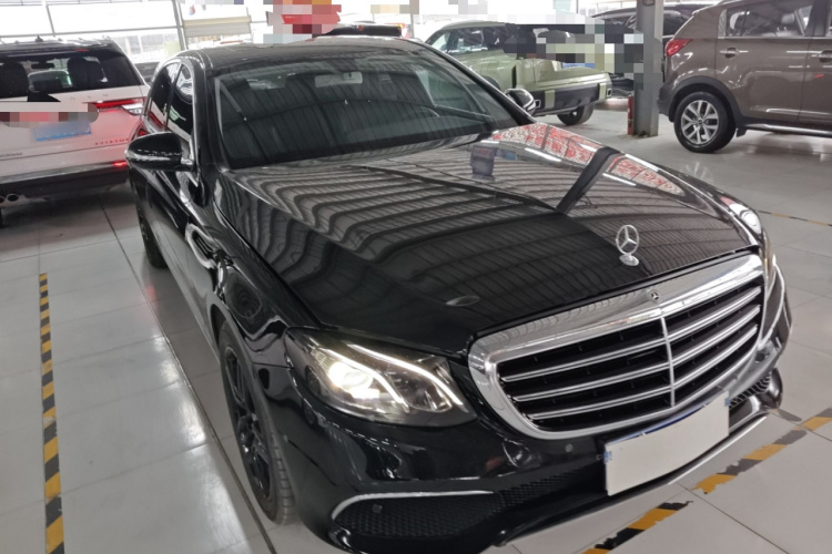 奔驰E级 2016款 E 200 L车身外观3