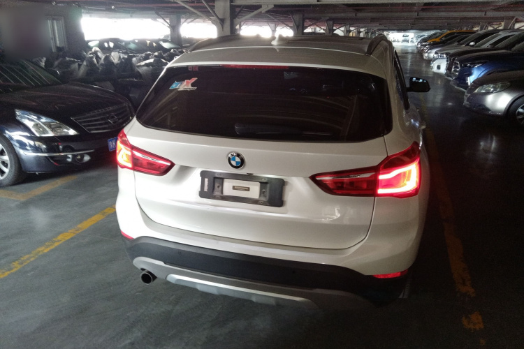 宝马X1 2016款 sDrive18Li 豪华型车身外观6