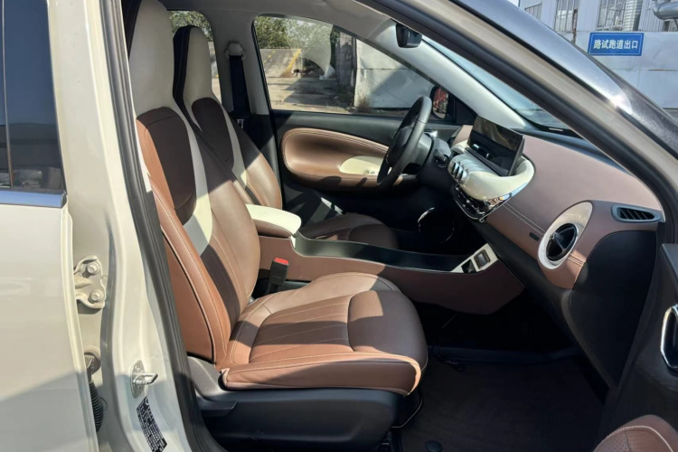 五菱汽车 五菱缤果 2023款 333km 灵犀互联款中控内饰7002