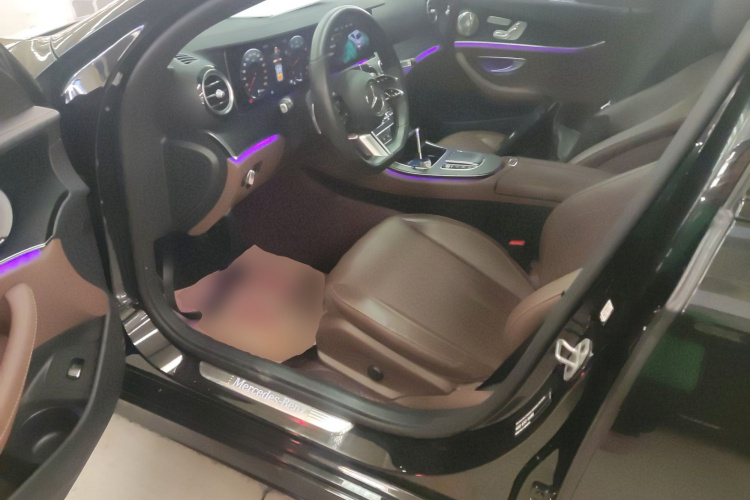 奔驰E级(进口) 2021款 改款 E 260 豪华型运动版中控内饰20