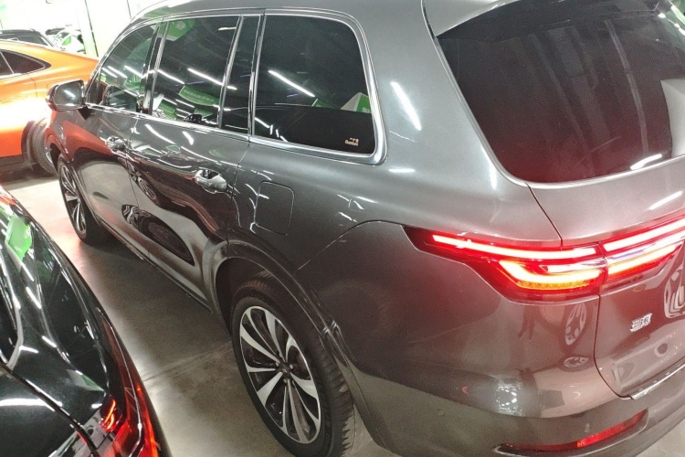 理想汽车 理想ONE 2021款 增程6座版车身外观4