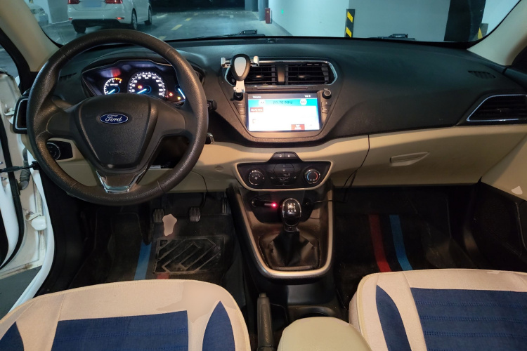 福特 福睿斯 2017款 改款 1.5L 手动舒适型中控内饰12