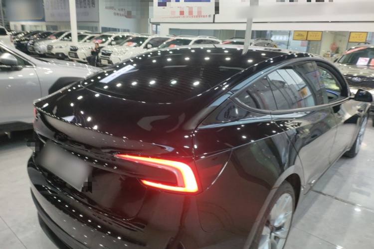 特斯拉 Model 3 2025款 改款 后轮驱动版车身外观7