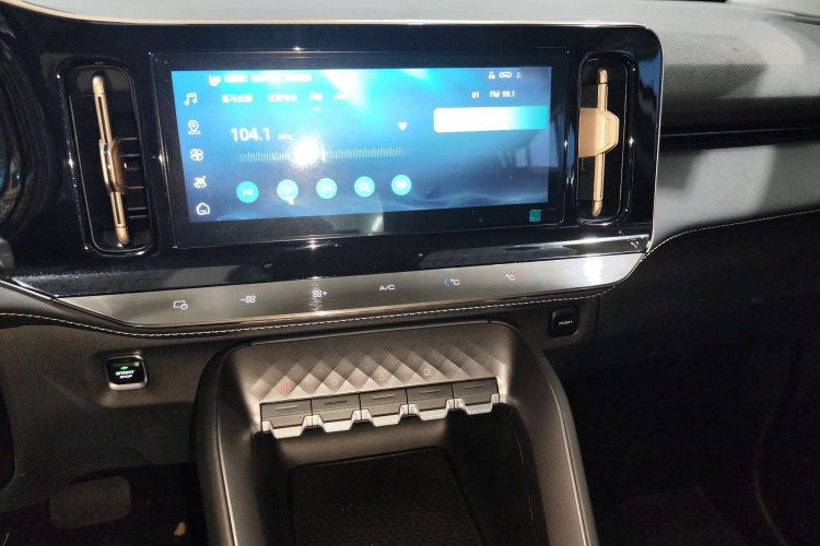 五菱汽车 五菱星云 2023款 2.0L DHT 旗舰版局部细节16