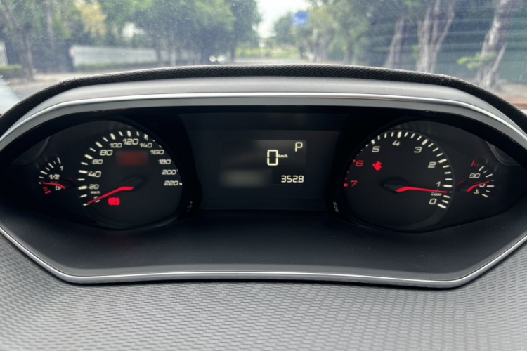 标致308 2016款 1.6L 自动豪华版中控内饰7002