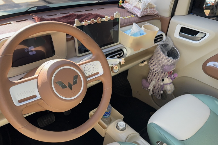 五菱汽车 宏光MINIEV 2024款 第三代 215km 进阶版中控内饰7002