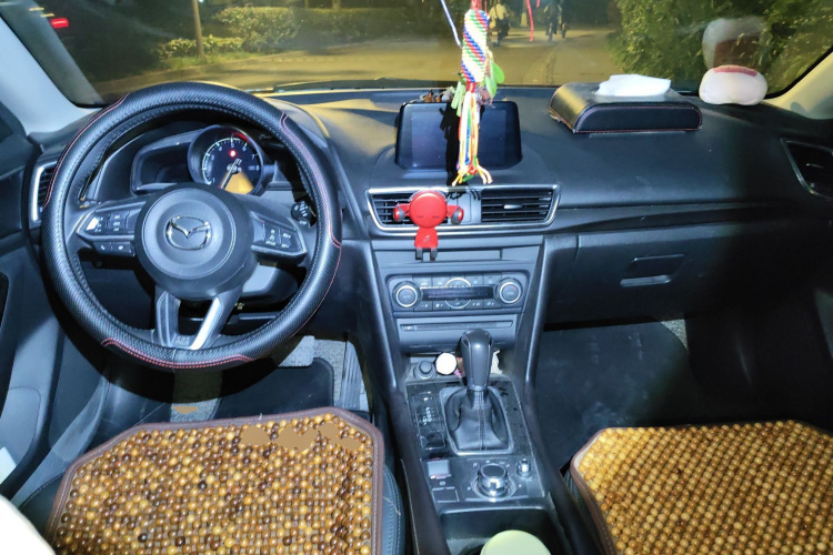 马自达3 昂克赛拉 2017款 两厢 2.0L 自动运动型 国V中控内饰12