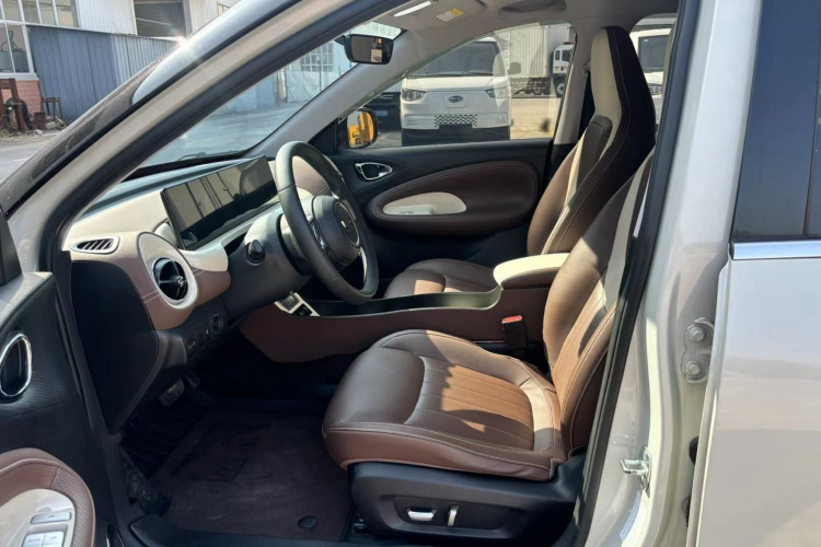 五菱汽车 五菱缤果 2023款 333km 灵犀互联款中控内饰7011