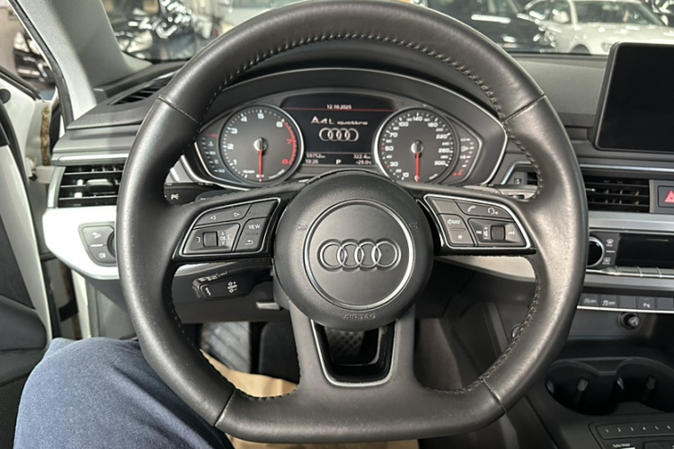 奥迪A4L 2018款 30周年年型 45 TFSI quattro 个性运动版中控内饰7002