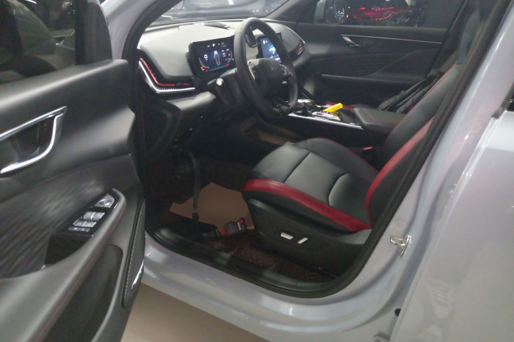 北京汽车 魔方 2023款 1.5T DCT青春版中控内饰19