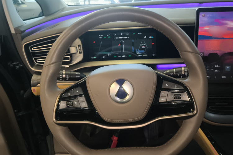 腾势D9 2022款 DM-i 1040 尊贵型中控内饰13