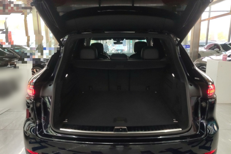 保时捷 Cayenne新能源 2022款 Cayenne E-Hybrid 2.0T 铂金版机舱底盘23