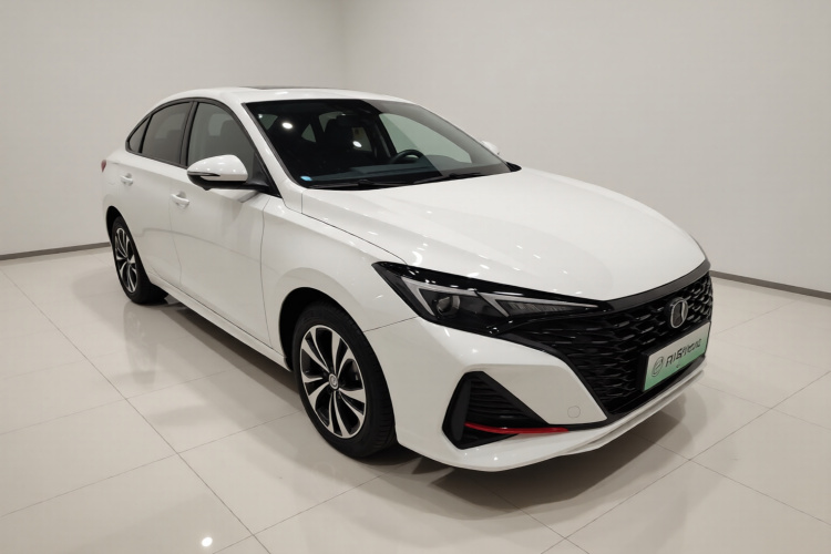 长安 逸动 2023款 畅享版 PLUS 蓝鲸NE 1.4T GDI DCT尊贵版车身外观3