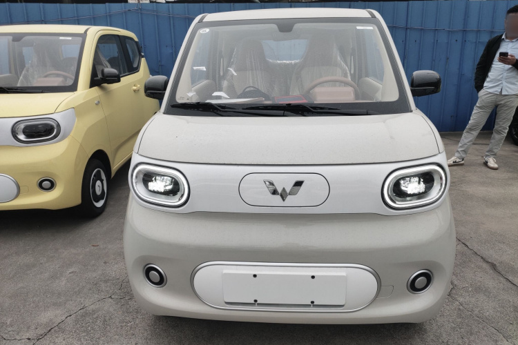 五菱汽车 宏光MINIEV 2024款 第三代 215km 青春版车身外观2