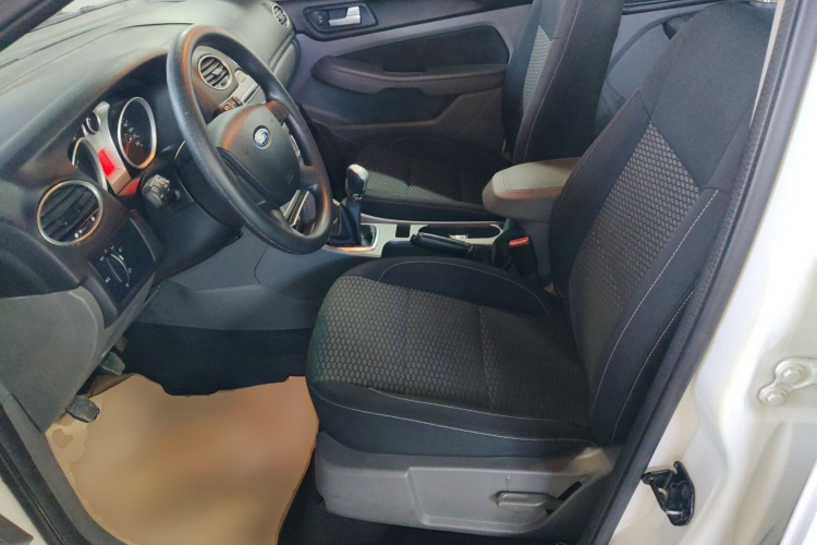 福特 福克斯 2013款 两厢经典 1.8L 手动百万纪念版中控内饰19