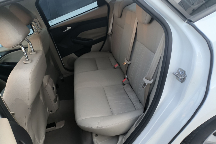 福特 福克斯 2017款 三厢 1.6L 手动舒适型智行版中控内饰7004